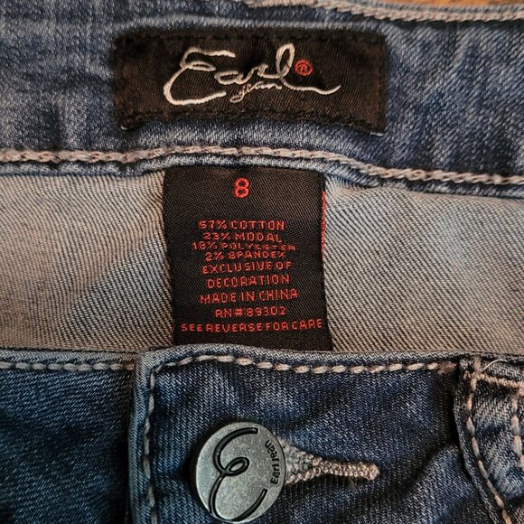Earl Jeans Size 8 Skinny Capri Mid Rise Fleur De Lis Button Flap Embellished - Picture 4 of 10